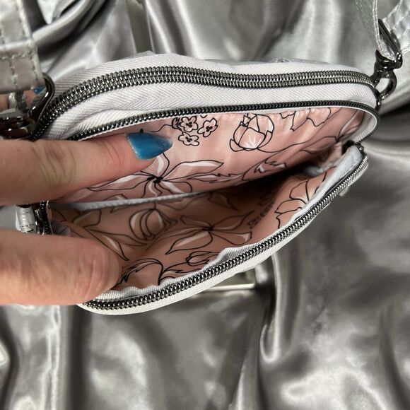 LUG Quilted Coupe SE‎ Convertible Crossbody Waist Belt Bag Purse Silver Summer - Picture 15 of 16